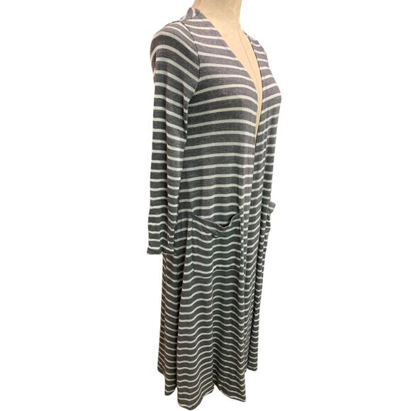 Size XS LulaRoe Sarah Cardigan Duster Long Gray White Pockets - Picture 2 of 7